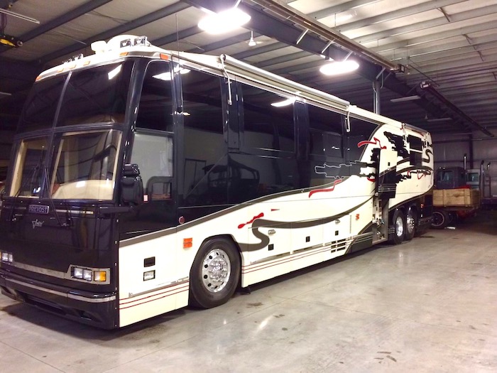 2000 Prevost Featherlite H3-45 For Sale