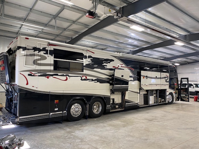 2000 Prevost Featherlite H3-45 For Sale