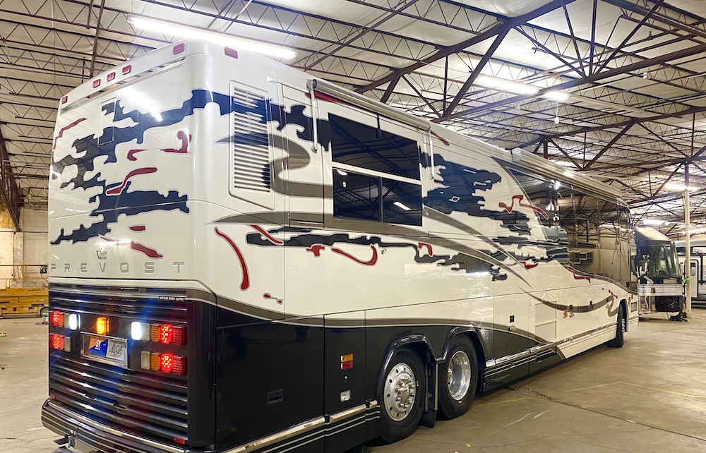 2000 Prevost Featherlite H3-45 For Sale