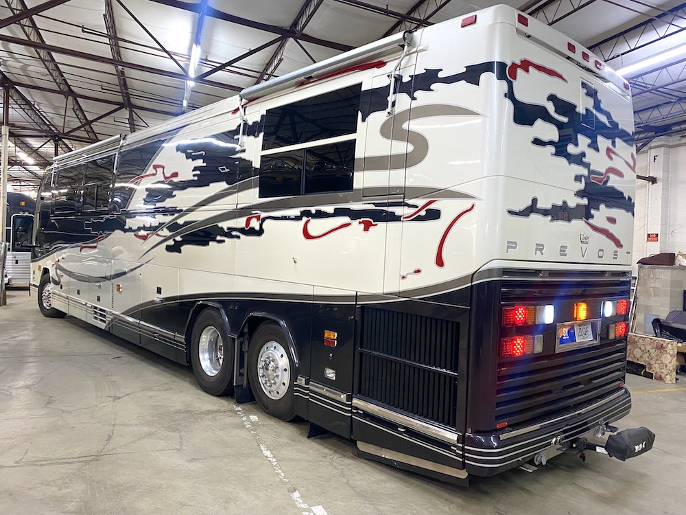 2000 Prevost Featherlite H3-45 For Sale