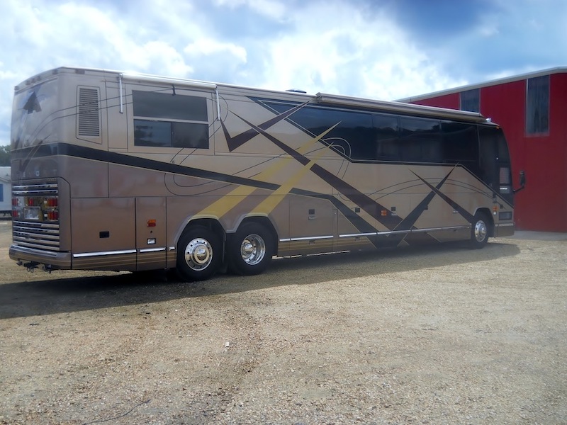 2000 Prevost Featherlite H3-45 For Sale