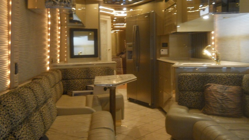 2000 Prevost Featherlite H3-45 For Sale