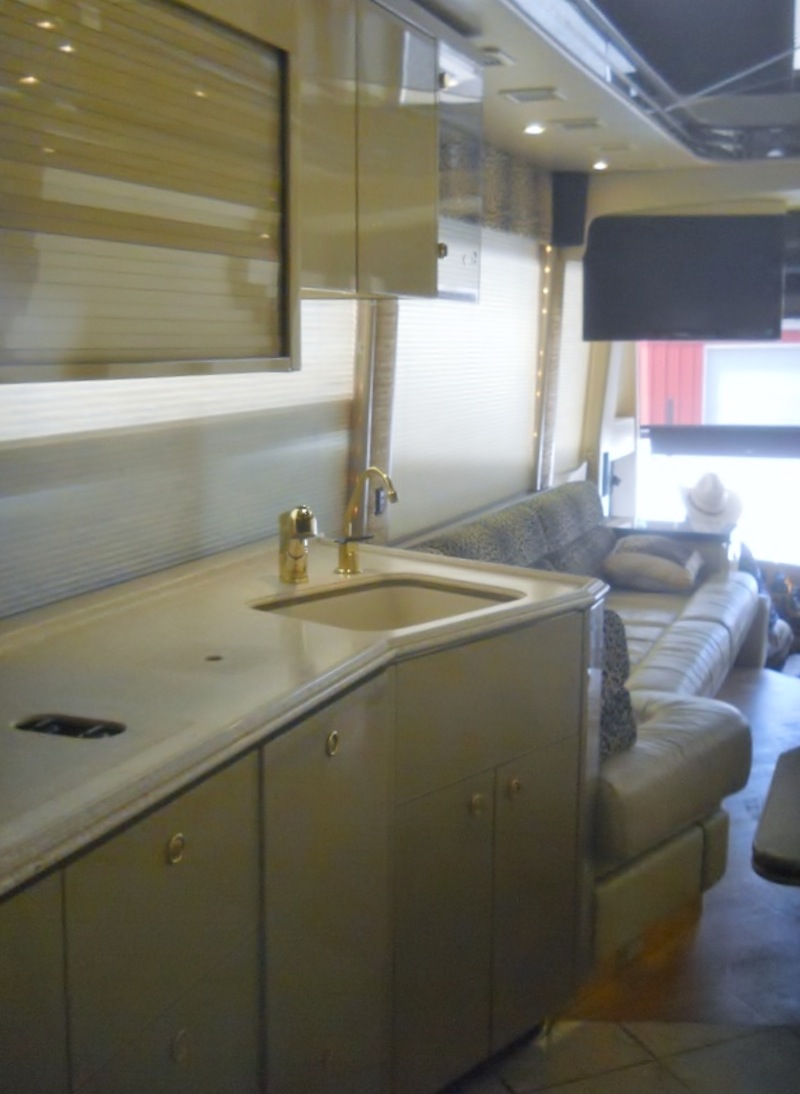 2000 Prevost Featherlite H3-45 For Sale