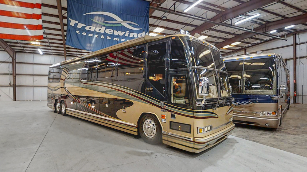 2000 Prevost Featherlite H3-45 For Sale