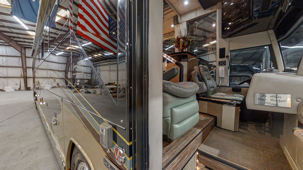 2000 Prevost Featherlite H3-45 For Sale