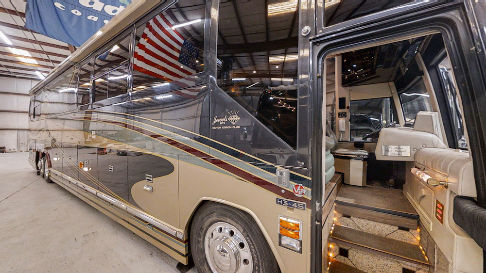 2000 Prevost Featherlite H3-45 For Sale