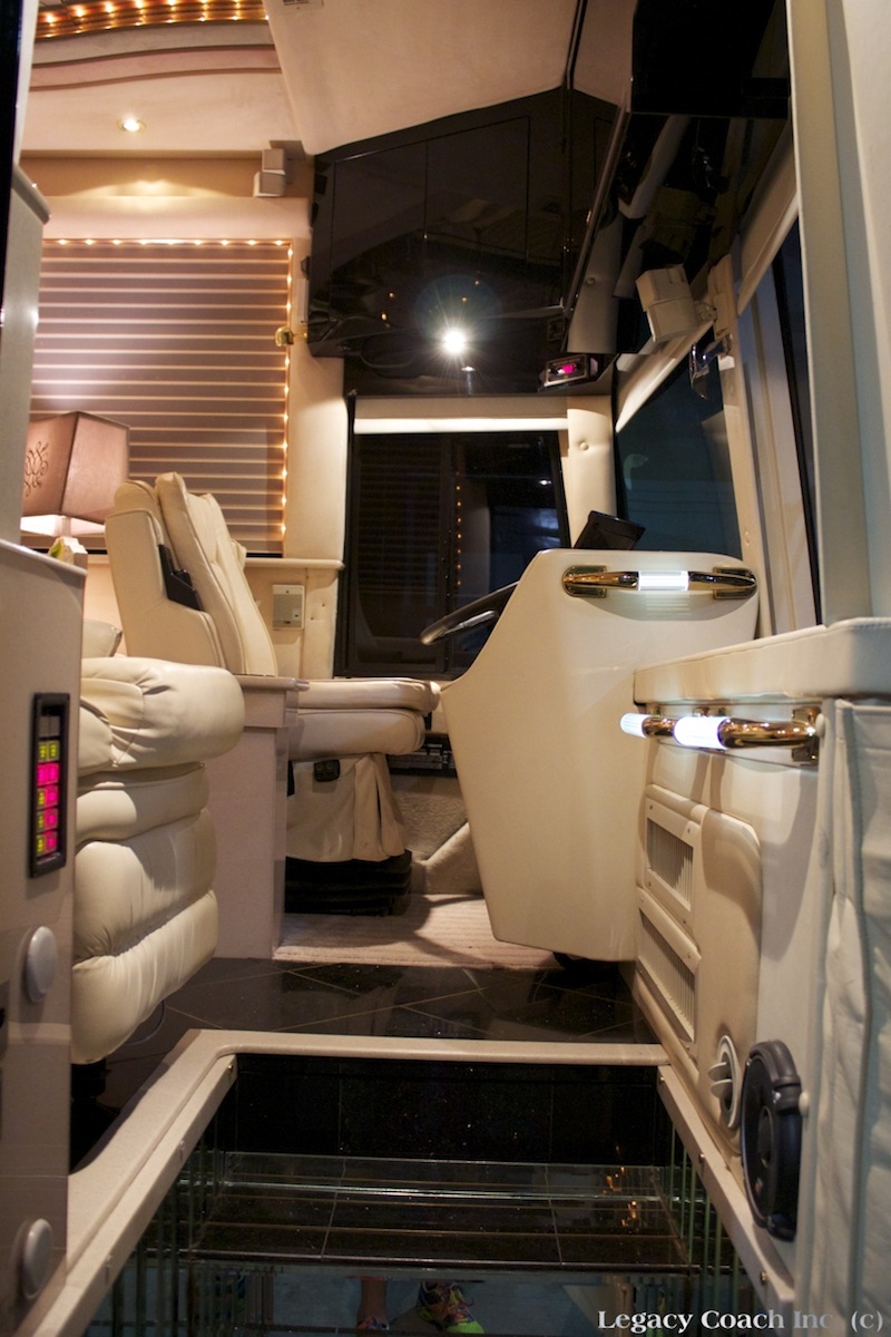 2000 Prevost Featherlite XL For Sale
