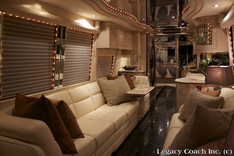 2000 Prevost Featherlite XL For Sale