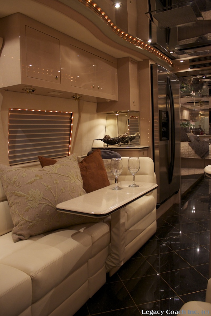 2000 Prevost Featherlite XL For Sale