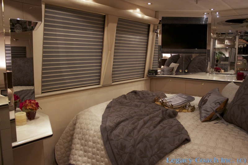 2000 Prevost Featherlite XL For Sale