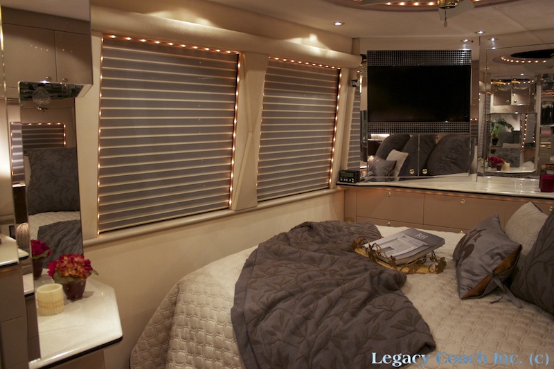 2000 Prevost Featherlite XL For Sale