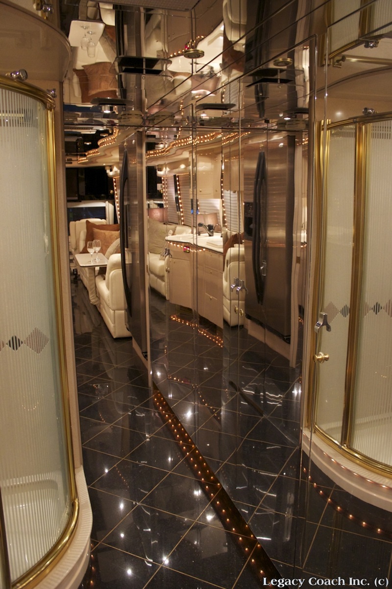 2000 Prevost Featherlite XL For Sale