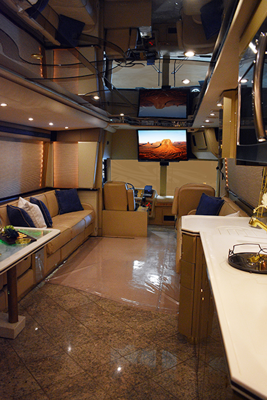 Motorcoach For Sale >> 2000 Prevost Featherlite XLDouble Slide Motorcoach For Sale >> 2000 Prevost Featherlite XLDouble Slide