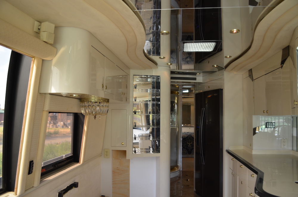 2000 Prevost Featherlite XL For Sale