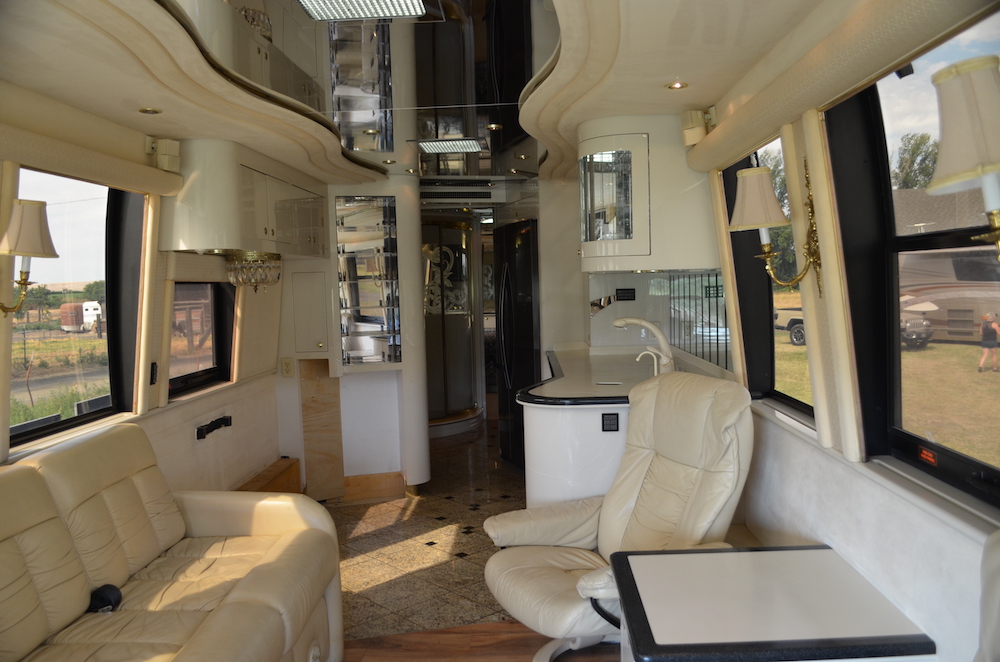 2000 Prevost Featherlite XL For Sale