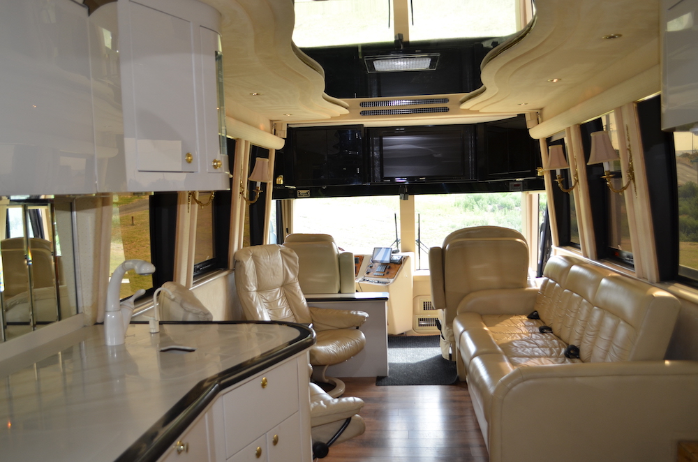 2000 Prevost Featherlite XL For Sale