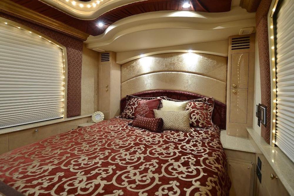 2000 Prevost Liberty H3-45 For Sale
