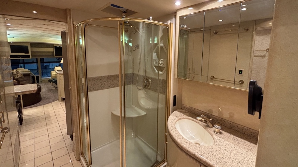 2000 Prevost Marathon H3-45 For Sale