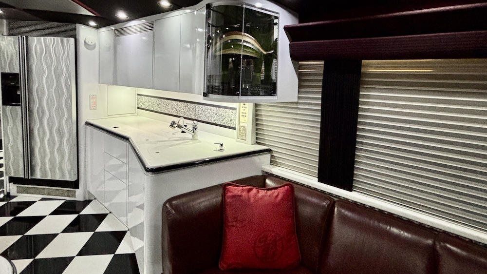 2000 Prevost Marathon H3-45 For Sale