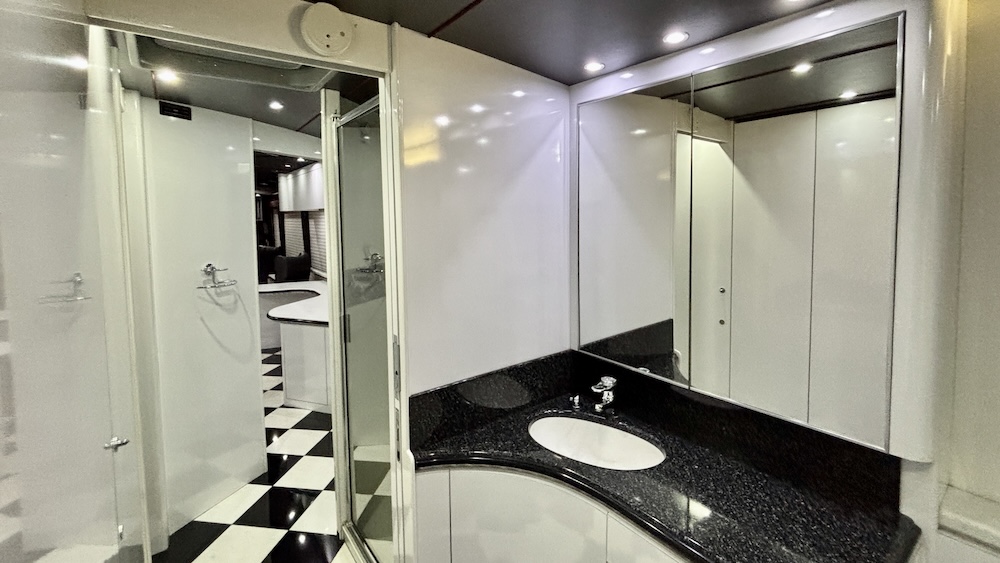 2000 Prevost Marathon H3-45 For Sale