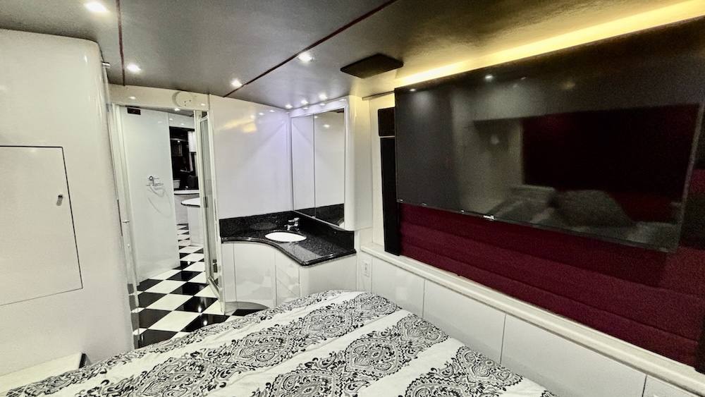 2000 Prevost Marathon H3-45 For Sale