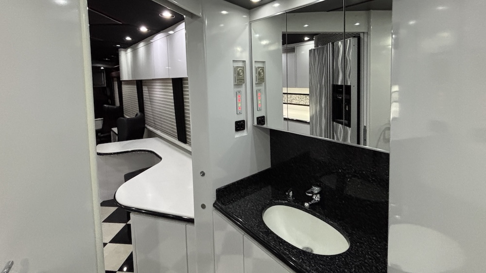 2000 Prevost Marathon H3-45 For Sale