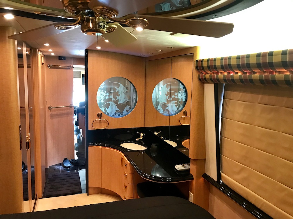 2000 Prevost Marathon H3-45 For Sale