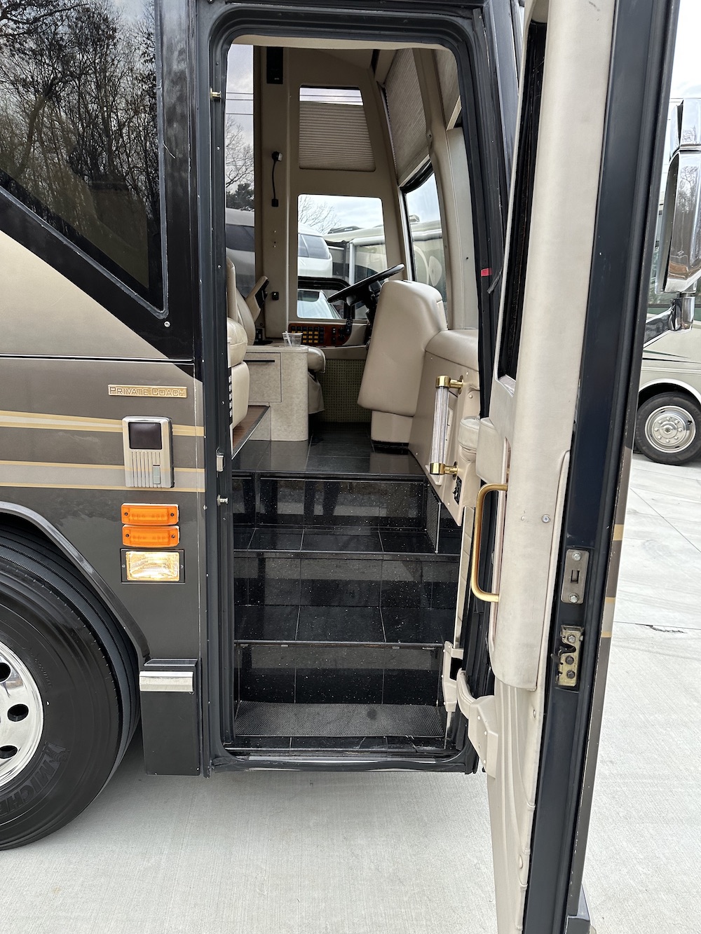 2000 Prevost Marathon H3-45 For Sale