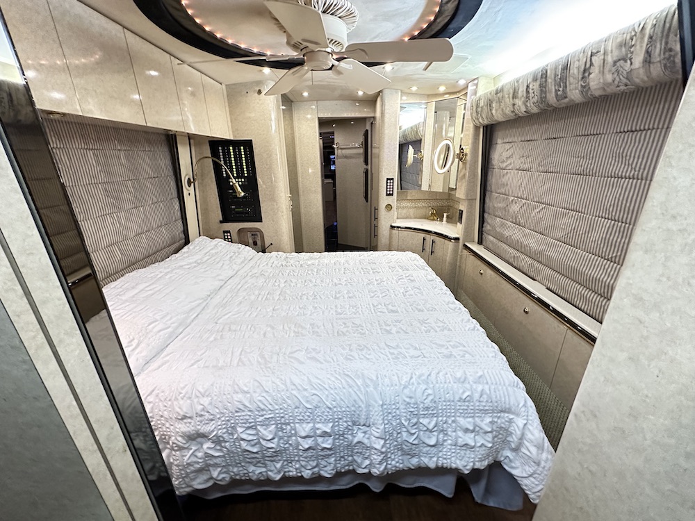 2000 Prevost Marathon H3-45 For Sale