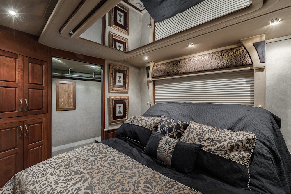 2000 Prevost Royale H3-45 For Sale