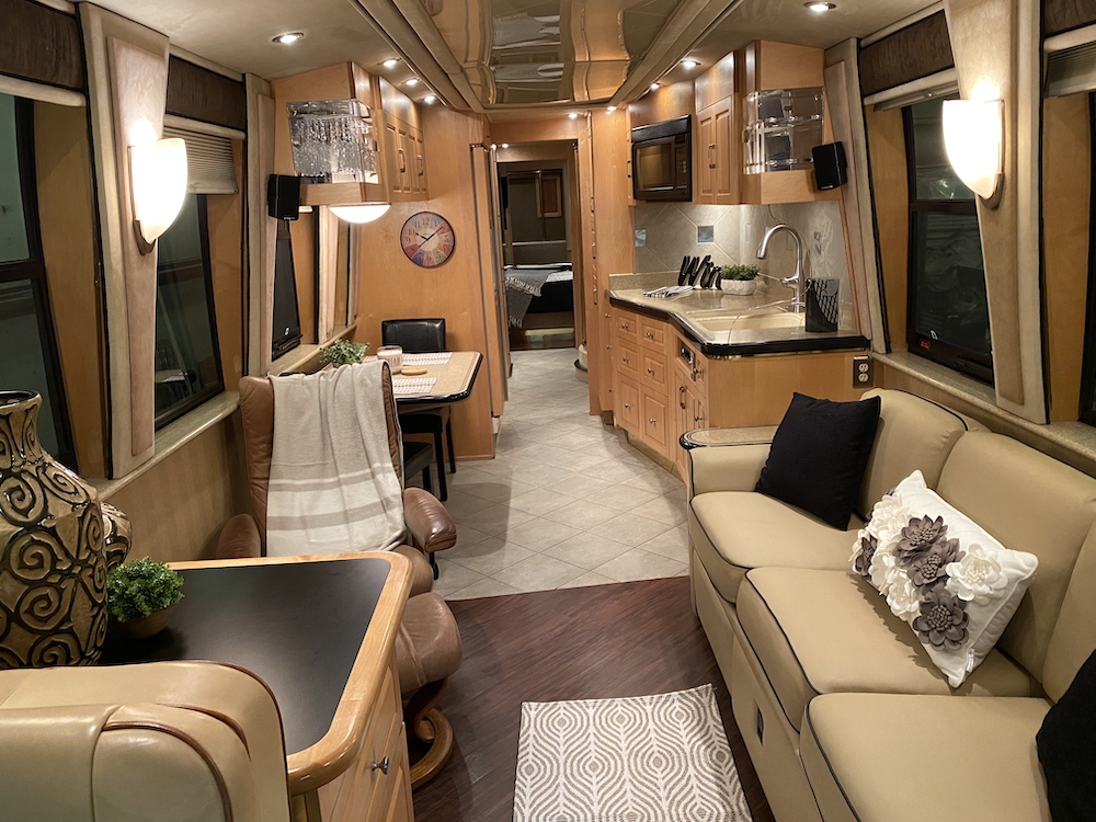 2008 Prevost Liberty H3-45 For Sale