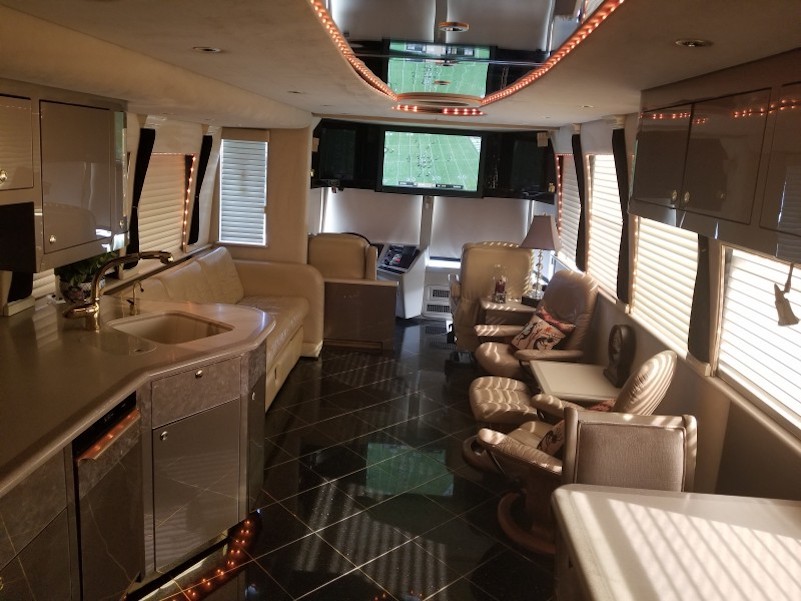 2000 Prevost Featherlite XL For Sale