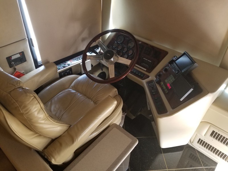 2000 Prevost Featherlite XL For Sale