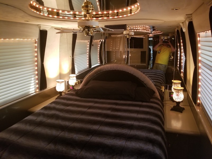 2000 Prevost Featherlite XL For Sale