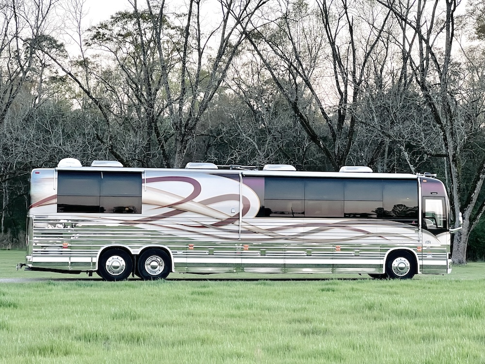 2001 Prevost Angola XLII  For Sale