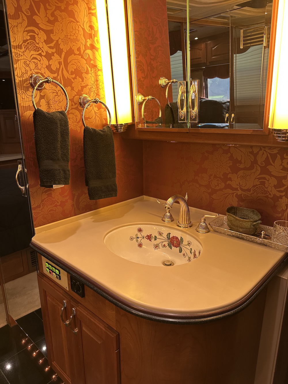 2001 Prevost Country Coach XLII For Sale