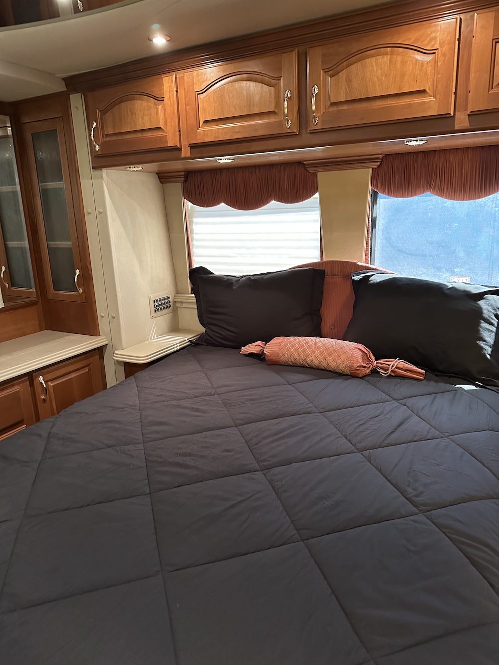 2001 Prevost Country Coach XLII For Sale