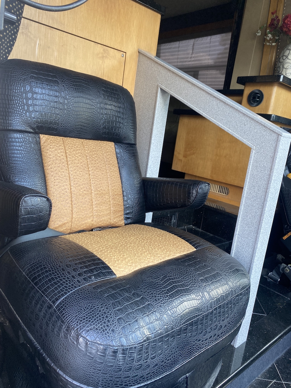 2001 Prevost Custom Coach H3-45 For Sale