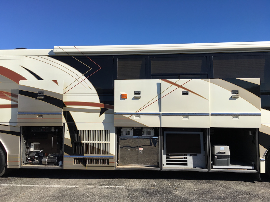 2001 Prevost Featherlite H3-45 For Sale