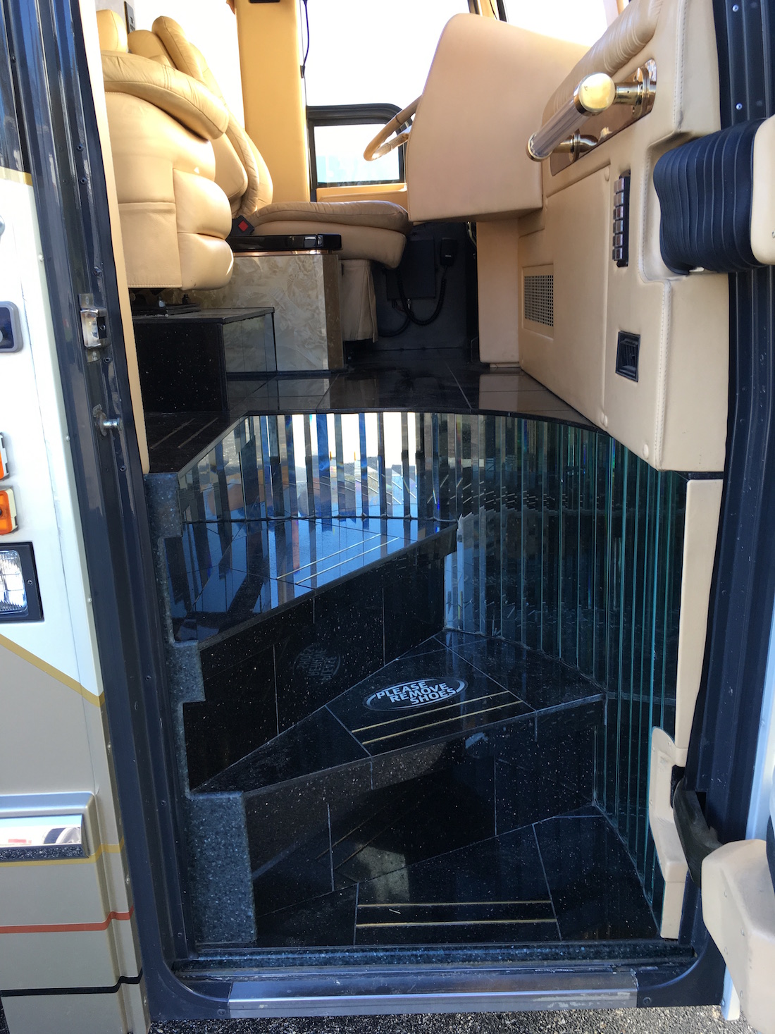 2001 Prevost Featherlite H3-45 For Sale