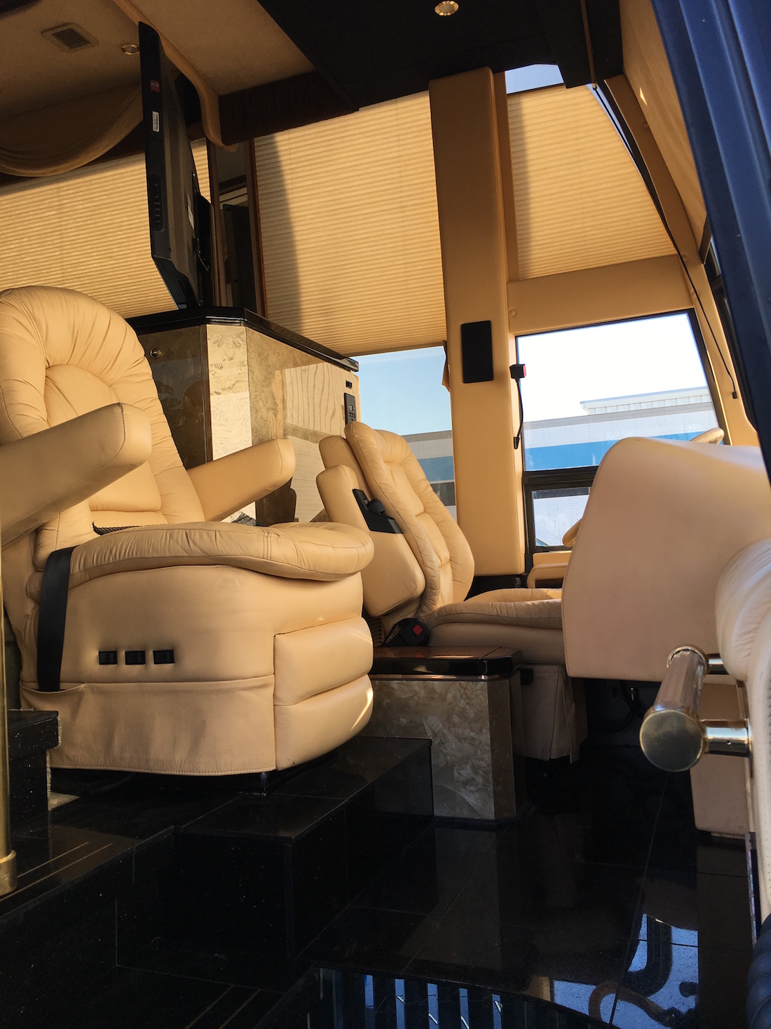 2001 Prevost Featherlite H3-45 For Sale