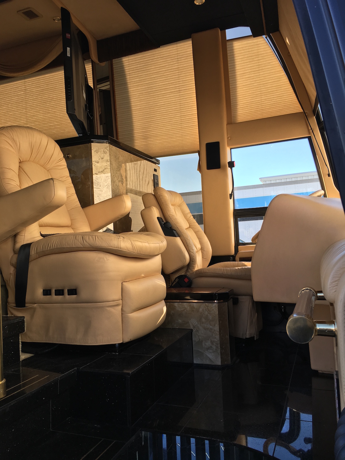 2001 Prevost Featherlite H3-45 For Sale
