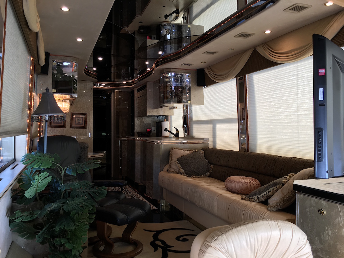 2001 Prevost Featherlite H3-45 For Sale