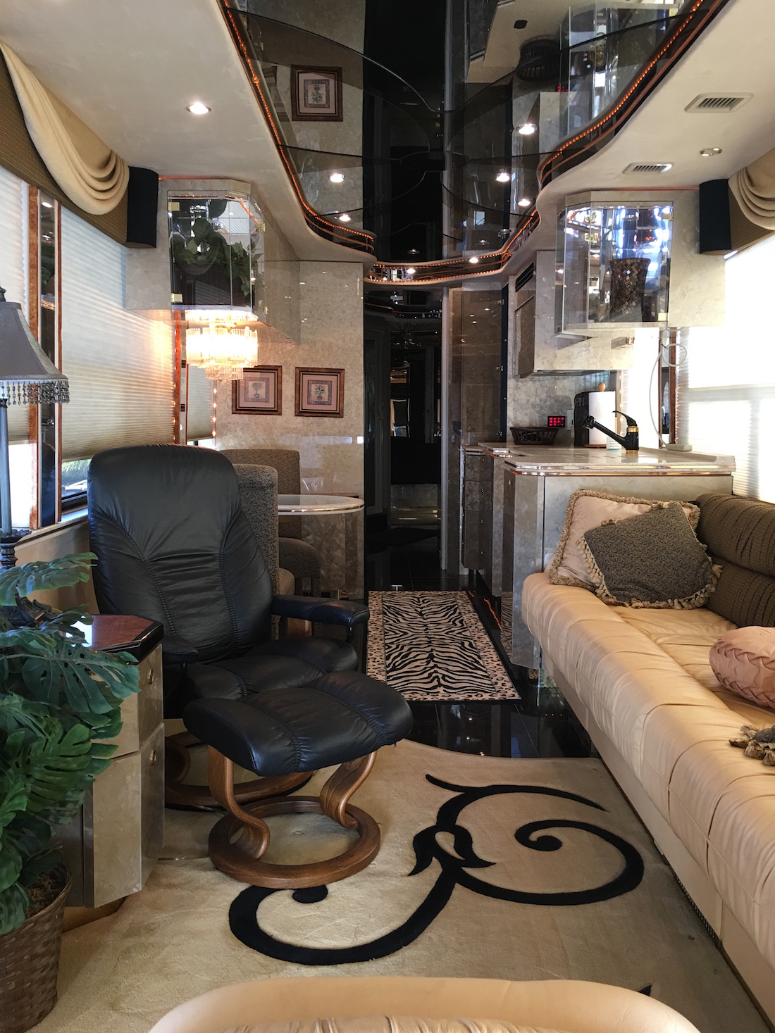 2001 Prevost Featherlite H3-45 For Sale