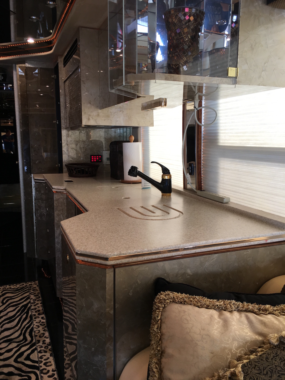 2001 Prevost Featherlite H3-45 For Sale