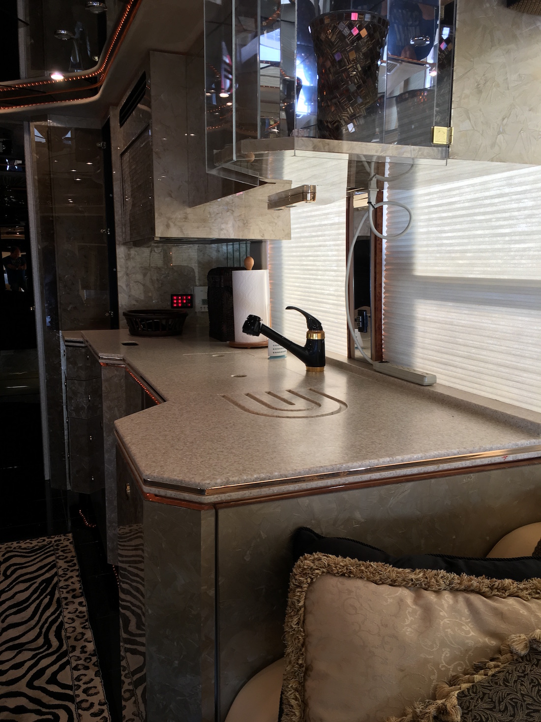 2001 Prevost Featherlite H3-45 For Sale