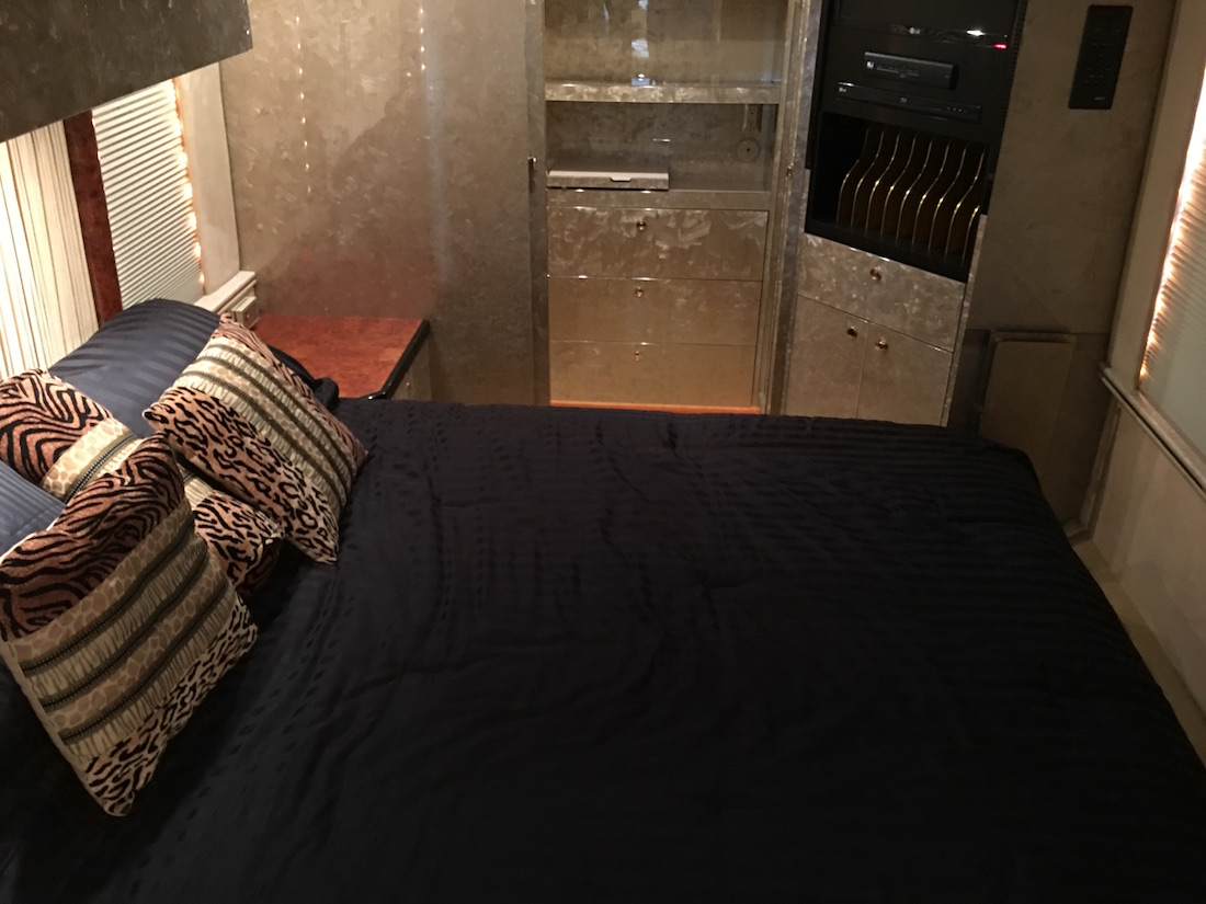 2001 Prevost Featherlite H3-45 For Sale