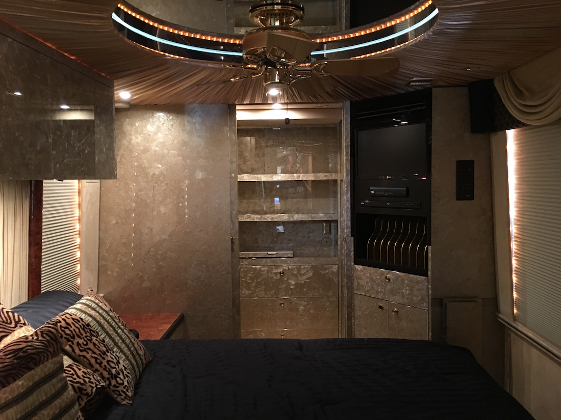 2001 Prevost Featherlite H3-45 For Sale