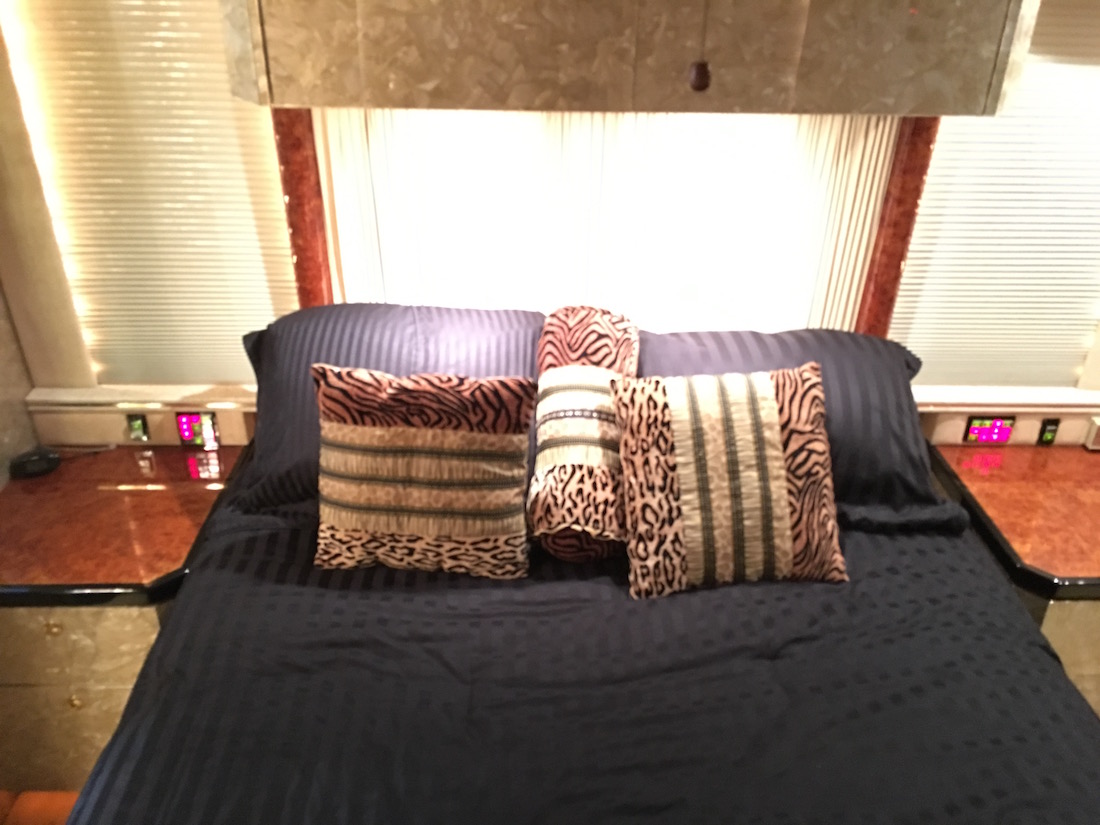 2001 Prevost Featherlite H3-45 For Sale