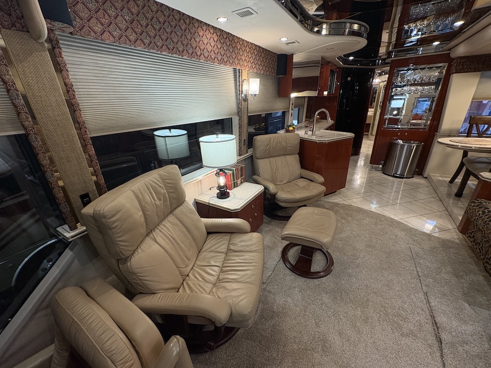 2001 Prevost Featherlite  H3-45 For Sale